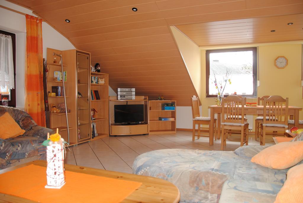 Ferienwohnung Rosengarten Osburg ภายนอก รูปภาพ